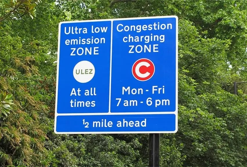 A picture of a LEZ road sign