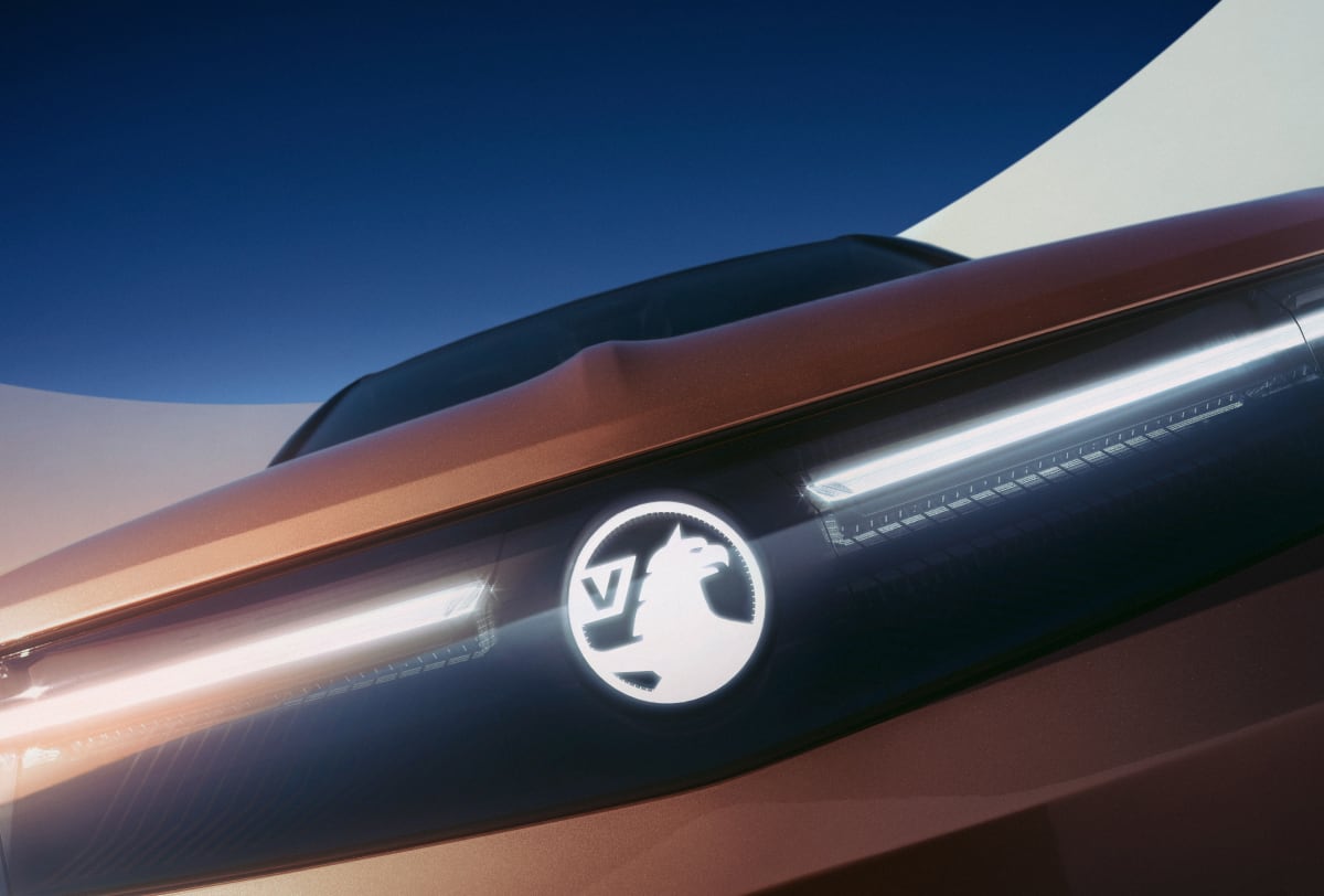 Close up view of Vauxhall Geandland illuminated logo