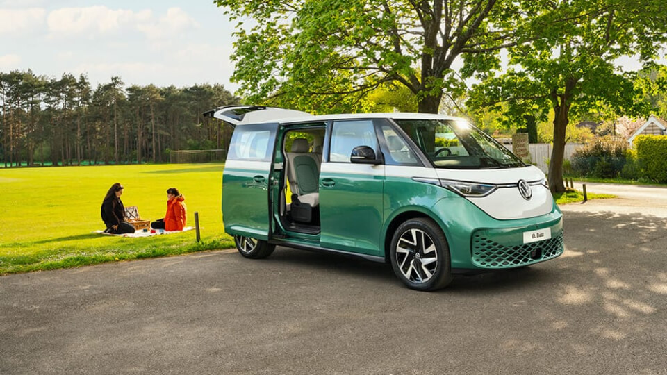 Volkswagen ID. Buzz at a park with couple having a picnic